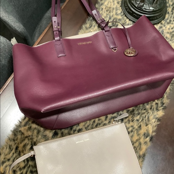 MICHAEL KORS LEATHER TOTE AND POUCH - Picture 11 of 11